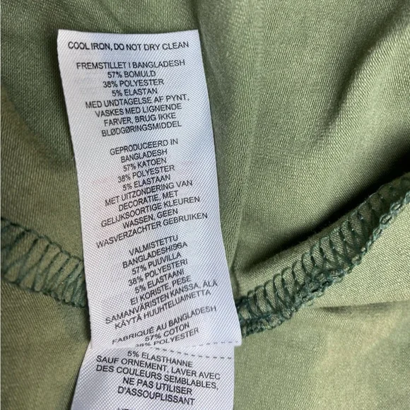 Gymshark CRITICAL T-SHIRT
Slim Fit - Picture 6 of 11